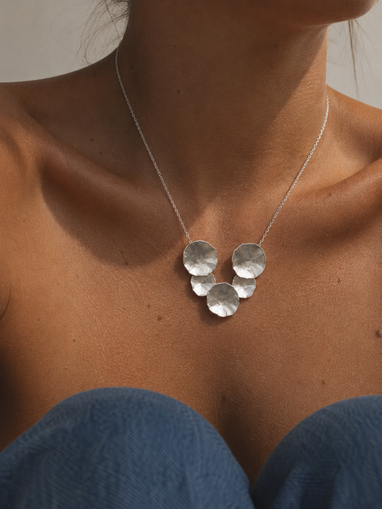 Collar Plata Petalos Opacos Redondos
