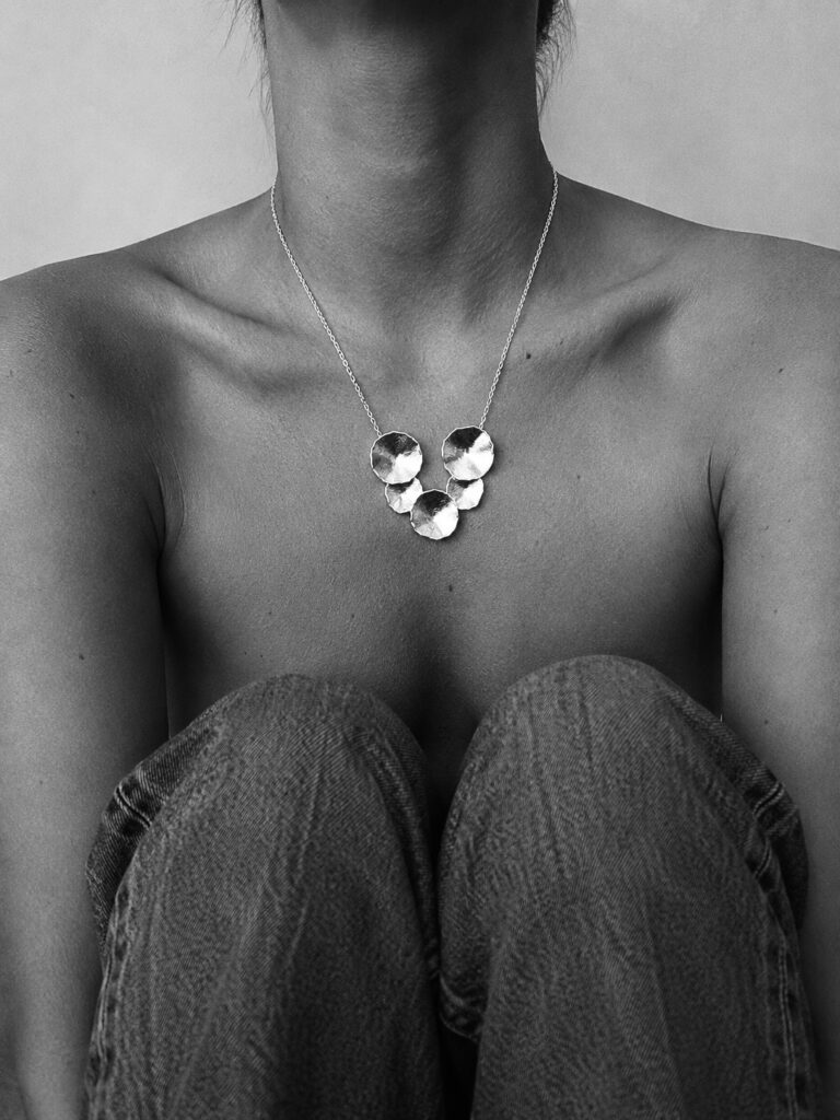 Collar Plata Petalos Opacos Redondos
