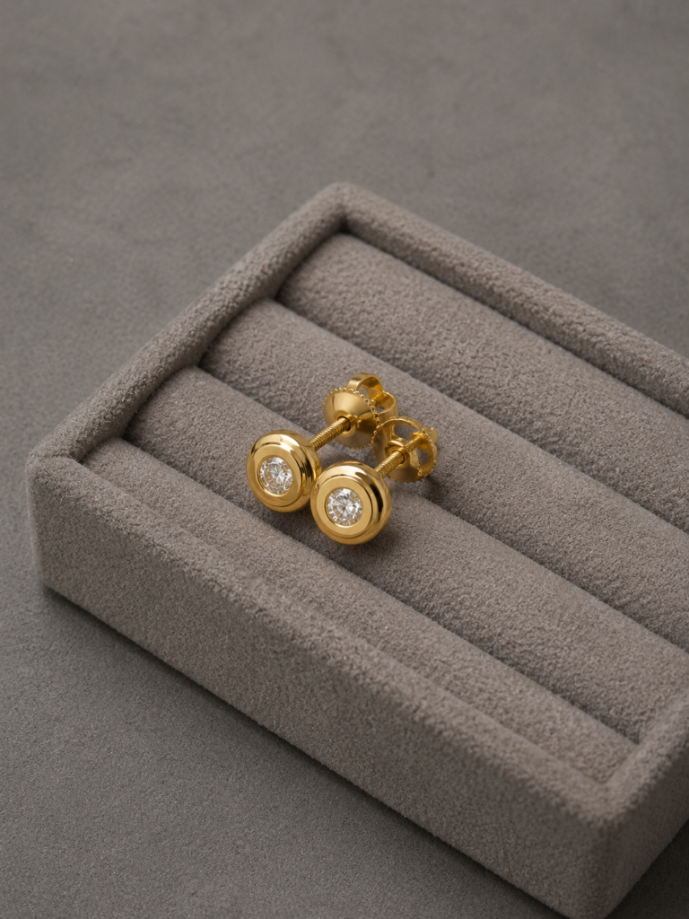 Aros Apegados Oro Amarillo y Brillantes