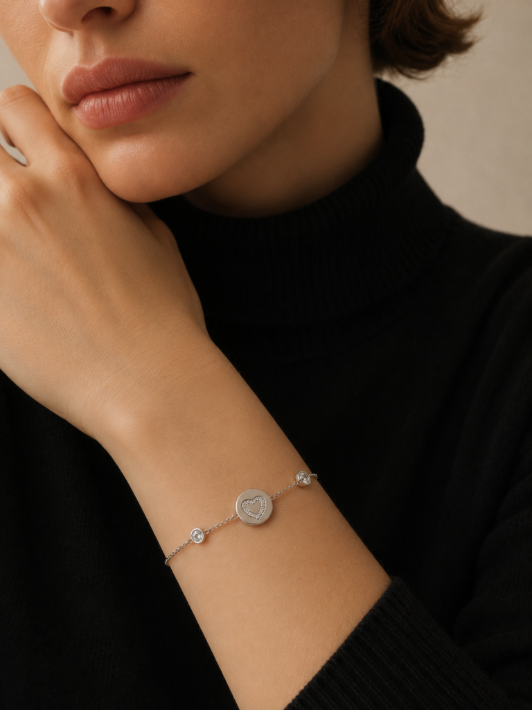 Pulsera Plata con Corazón de Circones
