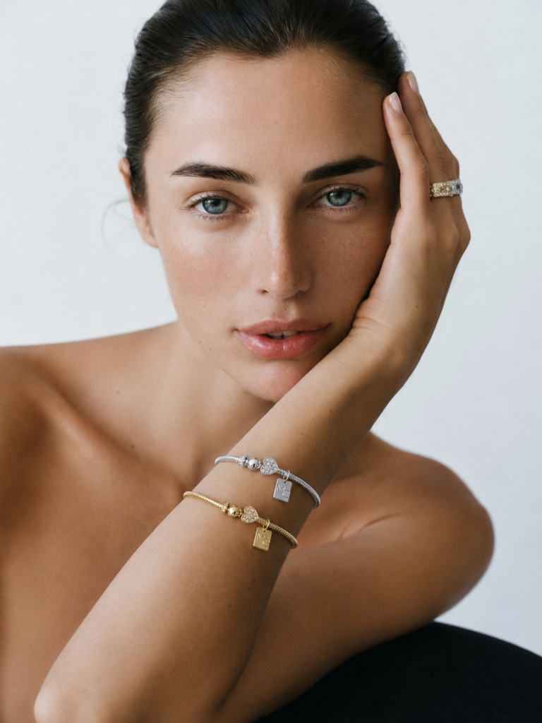Pulsera/Esclava Plata Baño Amarillo Rigida Tope redondo y corazón Circones